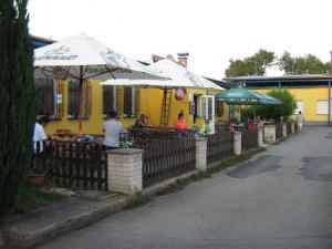 Autokemp - ubytovna SK Mšeno - restaurace - terasa
