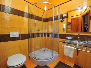 Hotel ARTE - Třílůžkový pokoj Standard - koupelna