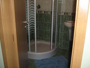 Pavilon v Ráji - sprcha v pokoji